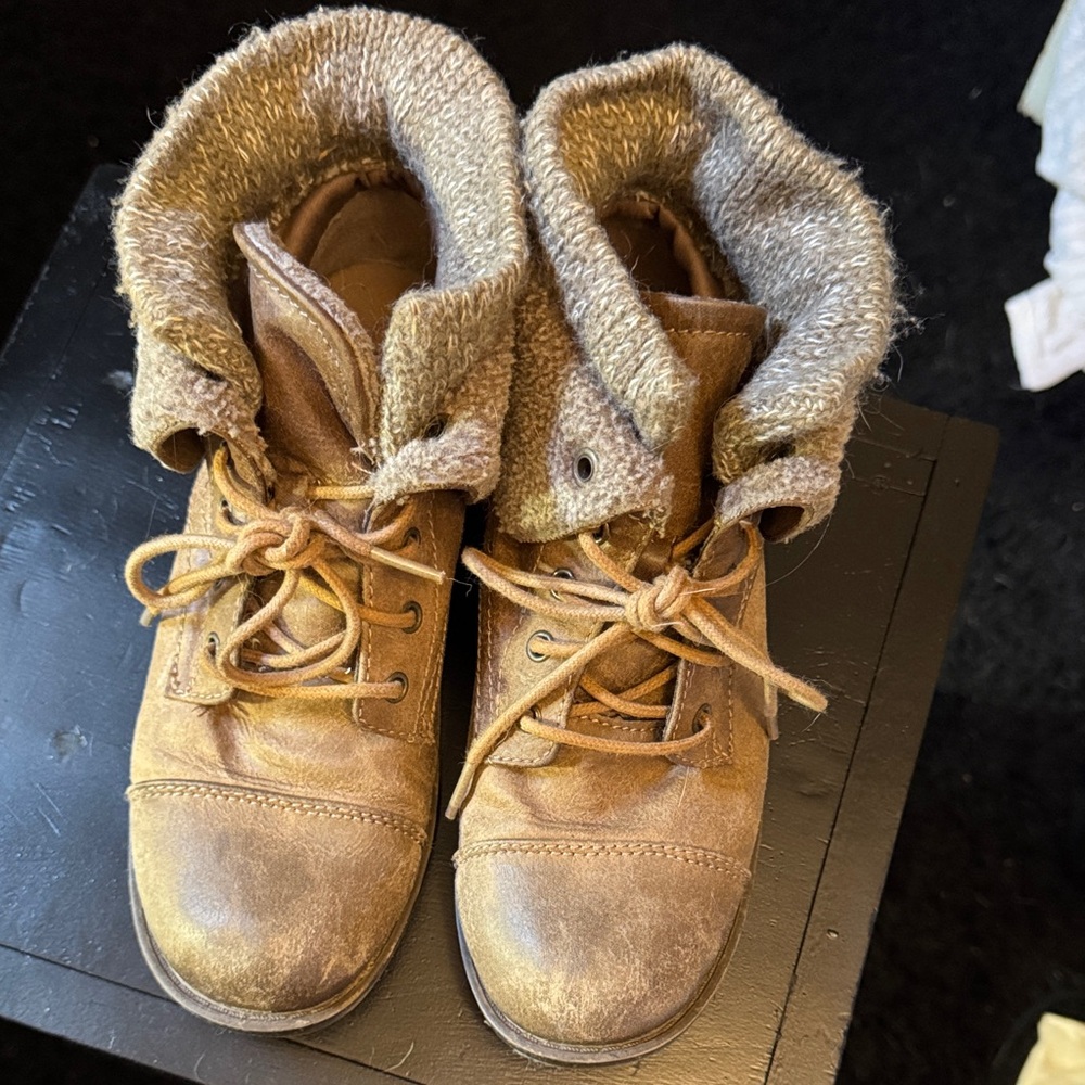 Brown Lace-Up Boots with Knit Cuff